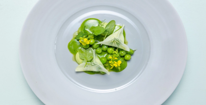 Bio-Kohlrabitaschen mit Erbsen und Vinaigrette von Andreas Caminada